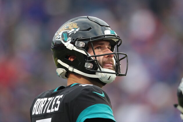 BUFFALO, NY - NOVEMBER 25: Blake Bortles #5 of the Jacksonville Jaguars looks on during NFL game action against the Buffalo Bills at New Era Field on November 25, 2018 in Buffalo, New York. (Photo by Tom Szczerbowski/Getty Images)