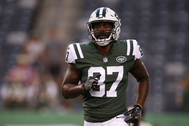 New York Jets tight end Clive Walford (87) warms up before a preseason NFL football game against the Atlanta Falcons Friday, Aug. 10, 2018, in East Rutherford, N.J. (AP Photo/Adam Hunger)