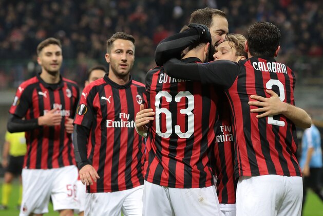 MILAN, ITALY - NOVEMBER 29:  Patrick Cutrone of AC Milan celebrates with his team-mates after scoring the opening goal during the UEFA Europa League Group F match between AC Milan and F91 Dudelange at Stadio Giuseppe Meazza on November 29, 2018 in Milan, Italy.  (Photo by Emilio Andreoli/Getty Images)