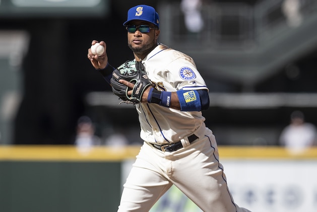 SEATTLE, WA - SEPTEMBER 9: Second baseman Robinson Cano #22 of the Seattle Mariners throws to first base after fielding a ground ball during a game against the New York Yankeesat Safeco Field on September 9, 2018 in Seattle, Washington. The Mariners won 3-2. (Photo by Stephen Brashear/Getty Images)