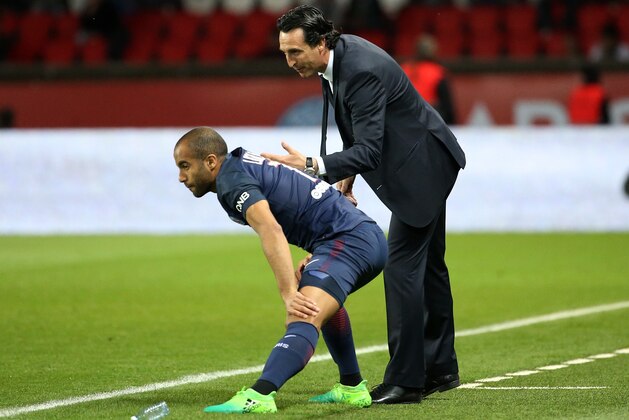 PARIS, FRANCE - APRIL 9: Lucas Moura of PSG and coach of PSG Unai Emery during the French Ligue 1 match between Paris Saint-Germain (PSG) and En Avant Guingamp at Parc des Princes on April 9, 2017 in Paris, France. (Photo by Jean Catuffe/Getty Images)