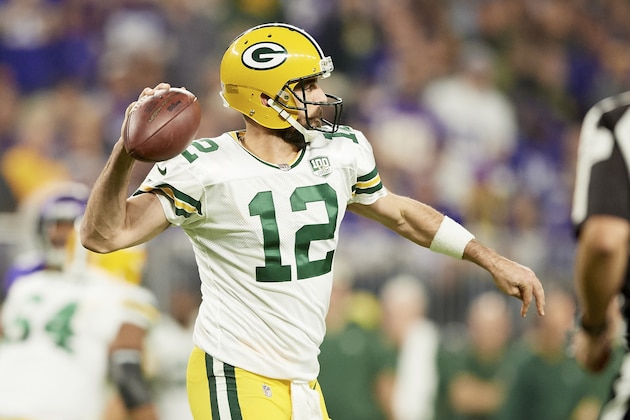 MINNEAPOLIS, MN - NOVEMBER 25: Aaron Rodgers #12 of the Green Bay Packers passes the ball against the Minnesota Vikings during the game at U.S. Bank Stadium on November 25, 2018 in Minneapolis, Minnesota. (Photo by Hannah Foslien/Getty Images)