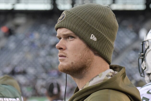 New York Jets quarterback Sam Darnold (14) walks off the field after an NFL football game against the Buffalo Bills, Sunday, Nov. 11, 2018, in East Rutherford, N.J. (AP Photo/Bill Kostroun)