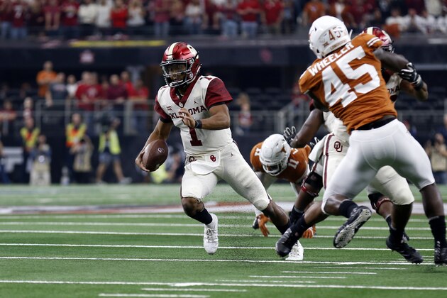 Oklahoma Sooners quarterback Kyler Murray (1) looks for room to run against the Texas Longhorns during the first half of the NCAA Big 12 Conference football championship, Saturday, Dec. 1, 2018, in Arlington, Texas. Oklahoma defeated Texas 39-27. (AP Photo/Roger Steinman)