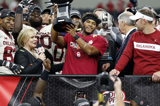 Oklahoma Sooners quarterback Kyler Murray (center) holds up the MVP trophy alongside head coach Lincoln Riley (right) and Holly Rowe (left) after the NCAA Big 12 Conference football championship against the Texas Longhorns, Saturday, Dec. 1, 2018, in Arlington, Texas. Oklahoma beat Texas 39-27. (AP Photo/Roger Steinman)