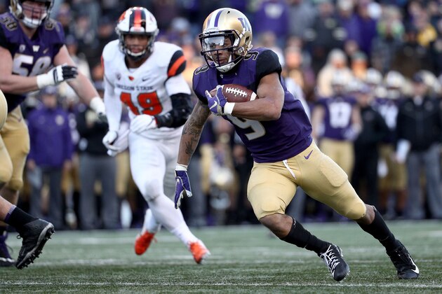 SEATTLE, WA - NOVEMBER 17:  Myles Gaskin #9 of the Washington Huskies runs with the ball in the first quarter against the Oregon State Beavers during their game at Husky Stadium on November 17, 2018 in Seattle, Washington.  (Photo by Abbie Parr/Getty Images)