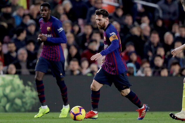 BARCELONA, SPAIN - DECEMBER 2: Lionel Messi of FC Barcelona  during the La Liga Santander  match between FC Barcelona v Villarreal at the Camp Nou on December 2, 2018 in Barcelona Spain (Photo by Soccrates/Getty Images)