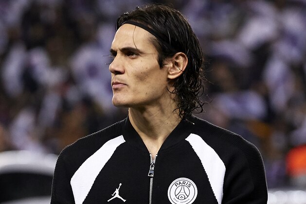 PARIS, FRANCE - NOVEMBER 28: Edinson Cavani of Paris Saint-Germain looks on prior to the Group C match of the UEFA Champions League between Paris Saint-Germain and Liverpool at Parc des Princes on November 28, 2018 in Paris, France. (Photo by Quality Sport Images/Getty Images)