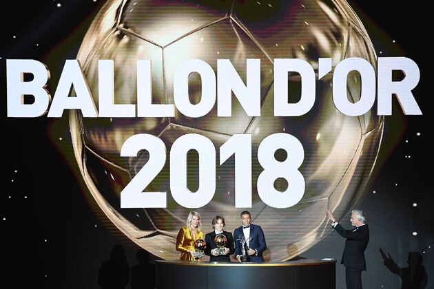 2018 FIFA Ballon d'Or awarded for best player of the year, Men's Ballon d'Or Real Madrid's Croatian midfielder Luka Modric (C), Women's Ballon d'Or Olympique Lyonnais' Norwegian forward Ada Hegerberg (L) and Under-21 Ballon d'Or (Kopa trophy) Paris Saint-Germain's French forward Kylian Mbappe (2ndR) pose as former French footballer and host David Ginola gestures at the end of the 2018 FIFA Ballon d'Or award ceremony at the Grand Palais in Paris on December 3, 2018. - The winner of the 2018 Ballon d'Or will be revealed at a glittering ceremony in Paris on December 3 evening, with Croatia's Luka Modric and a host of French World Cup winners all hoping to finally end the 10-year duopoly of Cristiano Ronaldo and Lionel Messi. (Photo by FRANCK FIFE / AFP)        (Photo credit should read FRANCK FIFE/AFP/Getty Images)