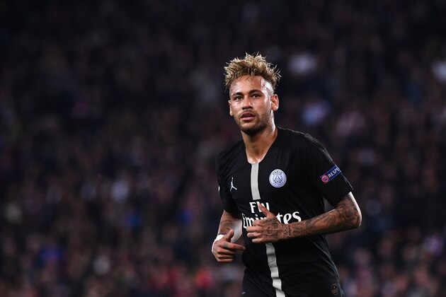 TOPSHOT - Paris Saint-Germain's Brazilian forward Neymar runs during the UEFA Champions League Group C football match between Paris Saint-Germain and SSC Napoli at the Parc des Princes stadium, in Paris, on October 24, 2018. (Photo by Anne-Christine POUJOULAT / AFP)        (Photo credit should read ANNE-CHRISTINE POUJOULAT/AFP/Getty Images)