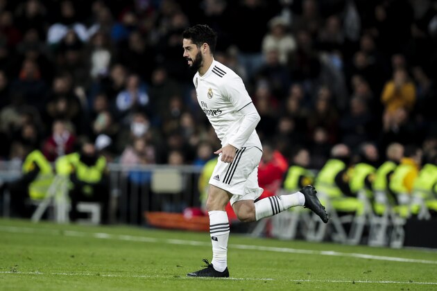 MADRID, SPAIN - DECEMBER 1: Isco of Real Madrid during the La Liga Santander  match between Real Madrid v Valencia at the Santiago Bernabeu on December 1, 2018 in Madrid Spain (Photo by David S. Bustamante/Soccrates/Getty Images)