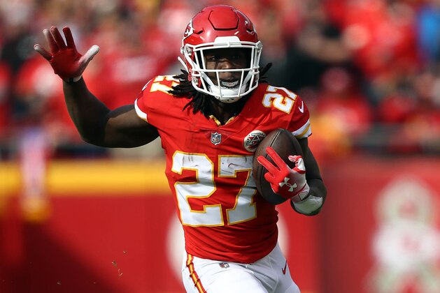 KANSAS CITY, MISSOURI - NOVEMBER 11:  Kareem Hunt #27 of the Kansas City Chiefs carries the ball during the game against the Arizona Cardinals at Arrowhead Stadium on November 11, 2018 in Kansas City, Missouri. (Photo by Jamie Squire/Getty Images)