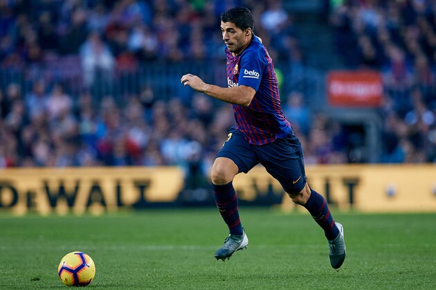 BARCELONA, SPAIN - NOVEMBER 11: Luis Suarez of FC Barcelona in action during the La Liga match between FC Barcelona and Real Betis Balompie at Camp Nou on November 11, 2018 in Barcelona, Spain. (Photo by David Aliaga/MB Media/Getty Images)