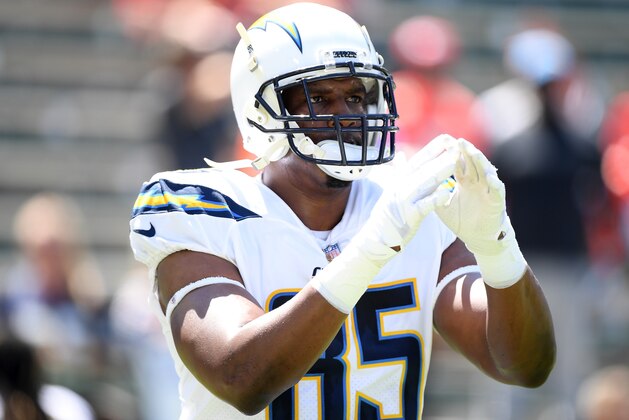 CARSON, CA - SEPTEMBER 09:  Antonio Gates #85 of the Los Angeles Chargers warms up before the game against the Kansas City Chiefs at StubHub Center on September 9, 2018 in Carson, California.  (Photo by Harry How/Getty Images)