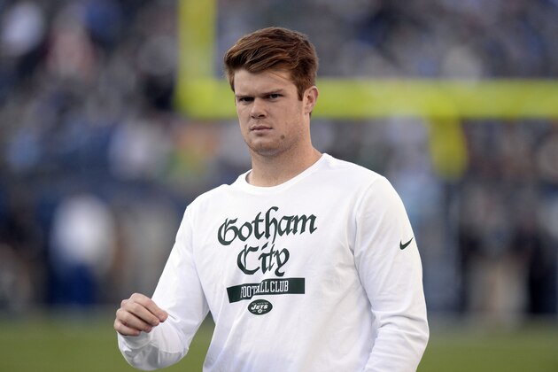 New York Jets quarterback Sam Darnold watches from the sideline in the first half of an NFL football game against the Tennessee Titans Sunday, Dec. 2, 2018, in Nashville, Tenn. (AP Photo/Mark Zaleski)