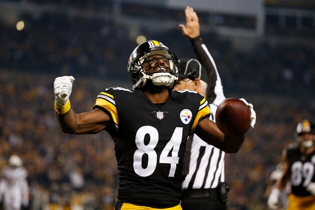 PITTSBURGH, PA - DECEMBER 02: Antonio Brown #84 of the Pittsburgh Steelers reacts after a 46 yard reception in the first quarter during the game against the Los Angeles Chargers at Heinz Field on December 2, 2018 in Pittsburgh, Pennsylvania. (Photo by Justin K. Aller/Getty Images)