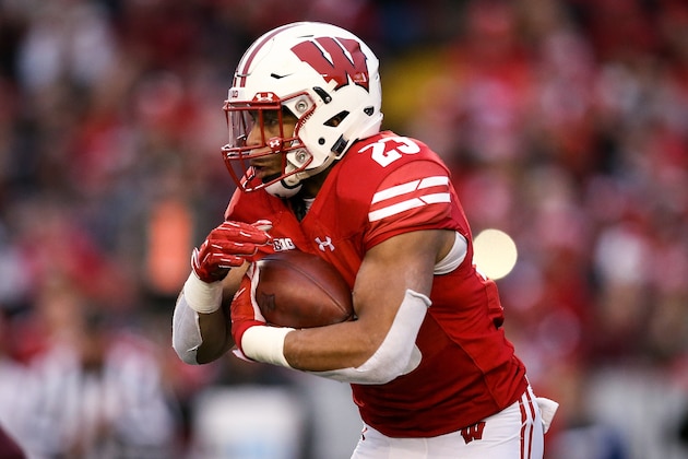 MADISON, WISCONSIN - NOVEMBER 24: Jonathan Taylor #23 of the Wisconsin Badgers runs with the ball in the first quarter against the Minnesota Golden Gophers at Camp Randall Stadium on November 24, 2018 in Madison, Wisconsin. (Photo by Dylan Buell/Getty Images) MADISON, WISCONSIN - NOVEMBER 24: Jonathan Taylor #23 of the Wisconsin Badgers runs with the ball in the first quarter against the Minnesota Golden Gophers at Camp Randall Stadium on November 24, 2018 in Madison, Wisconsin. (Photo by Dylan Buell/Getty Images)