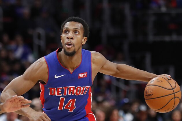 Detroit Pistons guard Ish Smith brings the ball up court during the second half of an NBA basketball game, Sunday, Nov. 11, 2018, in Detroit. (AP Photo/Carlos Osorio)