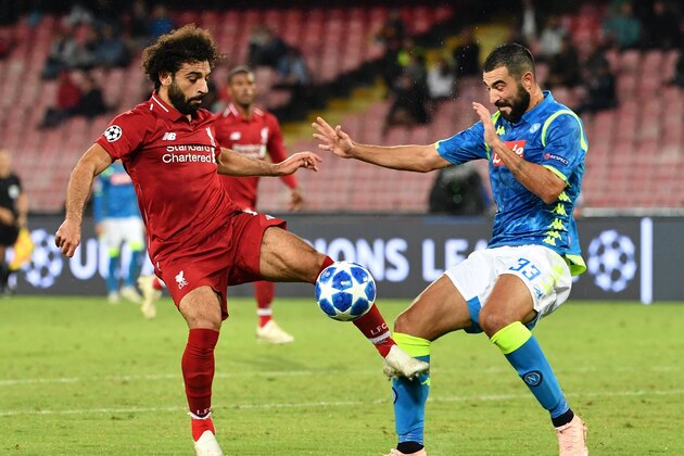 Liverpool's Egyptian forward Mohamed Salah (L) and Napoli's Spanish defender Raul Albiol go for the ball during the UEFA Champions League group C football match between Napoli and Liverpool on October 3, 2018 at the San Paolo stadium in Naples. (Photo by Alberto PIZZOLI / AFP)        (Photo credit should read ALBERTO PIZZOLI/AFP/Getty Images)