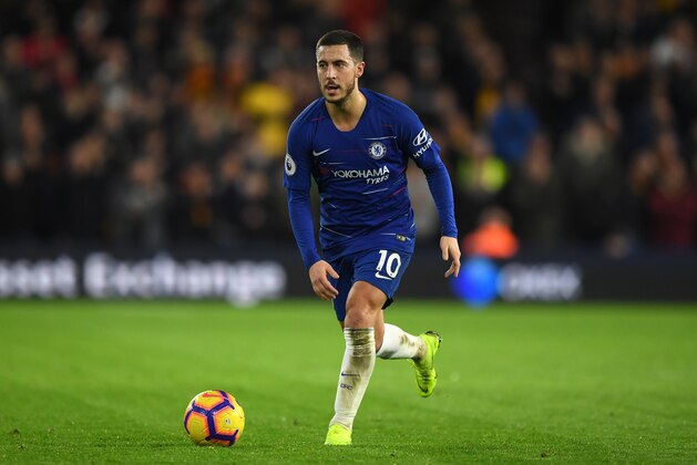 WOLVERHAMPTON, ENGLAND - DECEMBER 05:  Eden Hazard of Chelsea runs with the ball during the Premier League match between Wolverhampton Wanderers and Chelsea FC at Molineux on December 05, 2018 in Wolverhampton, United Kingdom. (Photo by Shaun Botterill/Getty Images)