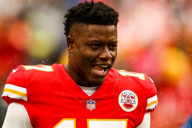 KANSAS CITY, MO - OCTOBER 7: Chris Conley #17 of the Kansas City Chiefs watches a pre game drill in the rain prior to the game against the Jacksonville Jaguars at Arrowhead Stadium on October 7, 2018 in Kansas City, Missouri. (Photo by Jamie Squire/Getty Images)