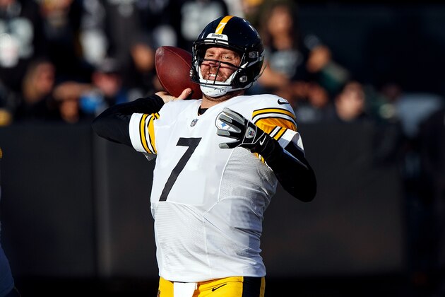 OAKLAND, CA - DECEMBER 09: Quarterback Ben Roethlisberger #7 of the Pittsburgh Steelers passes against the Oakland Raiders during the second quarter at O.co Coliseum on December 9, 2018 in Oakland, California. (Photo by Jason O. Watson/Getty Images)