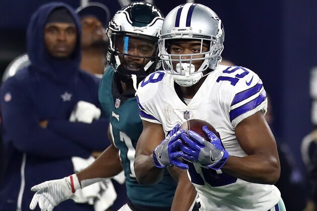 ARLINGTON, TEXAS - DECEMBER 09:  Amari Cooper #19 of the Dallas Cowboys makes a touchdown pass reception against the Philadelphia Eagles in the fourth quarter at AT&T Stadium on December 09, 2018 in Arlington, Texas. (Photo by Ronald Martinez/Getty Images)