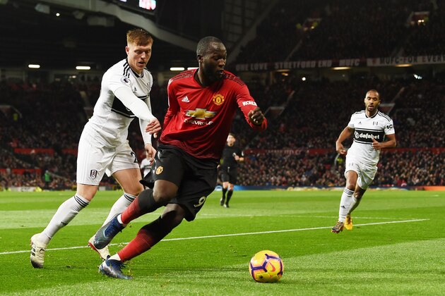 Fulham's English defender Alfie Mawson (L) vies with Manchester United's Belgian striker Romelu Lukaku during the English Premier League football match between Manchester United and Fulham at Old Trafford in Manchester, north west England, on December 8, 2018. (Photo by Paul ELLIS / AFP) / RESTRICTED TO EDITORIAL USE. No use with unauthorized audio, video, data, fixture lists, club/league logos or 'live' services. Online in-match use limited to 120 images. An additional 40 images may be used in extra time. No video emulation. Social media in-match use limited to 120 images. An additional 40 images may be used in extra time. No use in betting publications, games or single club/league/player publications. /         (Photo credit should read PAUL ELLIS/AFP/Getty Images)