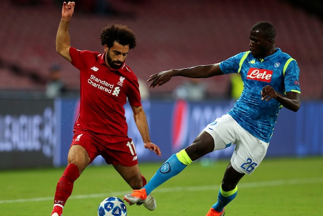 NAPLES, ITALY - OCTOBER 03:  Mohamed Salah of Liverpool battles for possession with Kalidou Koulibaly of Napoli during the Group C match of the UEFA Champions League between SSC Napoli and Liverpool at Stadio San Paolo on October 3, 2018 in Naples, Italy.  (Photo by Catherine Ivill/Getty Images)