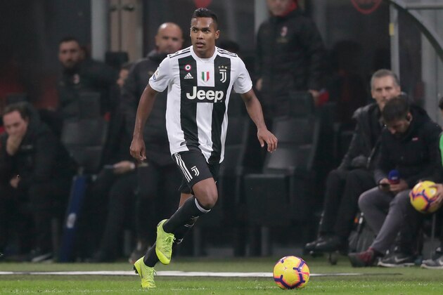 MILAN, ITALY - NOVEMBER 11: Alex Sandro of Juventus  during the Italian Serie A   match between AC Milan v Juventus at the San Siro on November 11, 2018 in Milan Italy (Photo by Jeroen Meuwsen/Soccrates/Getty Images)