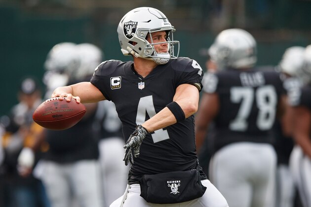 OAKLAND, CA - DECEMBER 09: Quarterback Derek Carr #4 of the Oakland Raiders warms up before the game against the Pittsburgh Steelers at the Oakland Coliseum on December 9, 2018 in Oakland, California. The Oakland Raiders defeated the Pittsburgh Steelers 24-21. (Photo by Jason O. Watson/Getty Images)