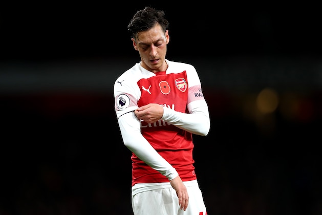 LONDON, ENGLAND - NOVEMBER 11: Mesut Ozil of Arsenal looks on during the Premier League match between Arsenal FC and Wolverhampton Wanderers at Emirates Stadium on November 11, 2018 in London, United Kingdom. (Photo by Clive Rose/Getty Images) LONDON, ENGLAND - NOVEMBER 11: Mesut Ozil of Arsenal looks on during the Premier League match between Arsenal FC and Wolverhampton Wanderers at Emirates Stadium on November 11, 2018 in London, United Kingdom. (Photo by Clive Rose/Getty Images)