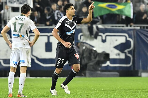 Bordeaux's Brazilian defender Pablo celebrates after scoring during the French L1 football match between FC Girondins de Bordeaux and AS Saint-Etienne at the Matmut Atlantique stadium in Bordeaux, southwestern France on December 5, 2018. (Photo by NICOLAS TUCAT / AFP)        (Photo credit should read NICOLAS TUCAT/AFP/Getty Images)