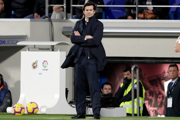 HUESCA, SPAIN - DECEMBER 9: coach Santiago Solari of Real Madrid  during the La Liga Santander  match between SD Huesca v Real Madrid at the Estadio El Alcoraz on December 9, 2018 in Huesca Spain (Photo by Jeroen Meuwsen/Soccrates/Getty Images)