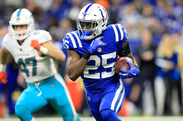 INDIANAPOLIS, IN - NOVEMBER 25:  Marlon Mack #25 of the Indianapolis Colts runs with the ball against the Miami Dolphins at Lucas Oil Stadium on November 25, 2018 in Indianapolis, Indiana.  (Photo by Andy Lyons/Getty Images)