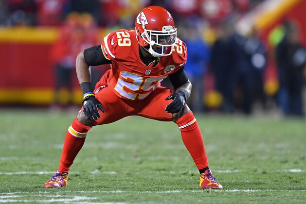 KANSAS CITY, MO - DECEMBER 08:  Safety Eric Berry #29 of the Kansas City Chiefs gets set on defense against the Oakland Raiders during the first half on December 8, 2016 at Arrowhead Stadium in Kansas City, Missouri.  (Photo by Peter G. Aiken/Getty Images)