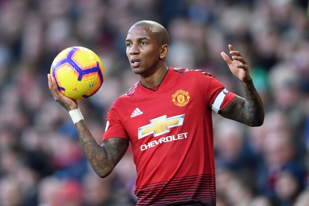 MANCHESTER, ENGLAND - NOVEMBER 24: Ashley Young of Manchester United prepares to take a throw during the Premier League match between Manchester United and Crystal Palace at Old Trafford on November 24, 2018 in Manchester, United Kingdom. (Photo by Laurence Griffiths/Getty Images)