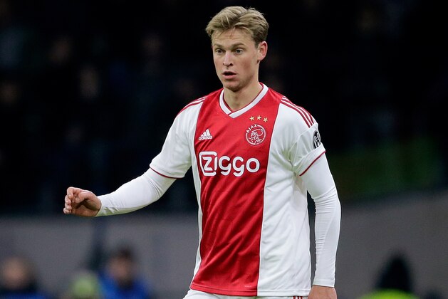 AMSTERDAM, NETHERLANDS - DECEMBER 12: Frenkie de Jong of Ajax  during the UEFA Champions League  match between Ajax v Bayern Munchen at the Johan Cruijff Arena on December 12, 2018 in Amsterdam Netherlands (Photo by Erwin Spek/Soccrates/Getty Images)