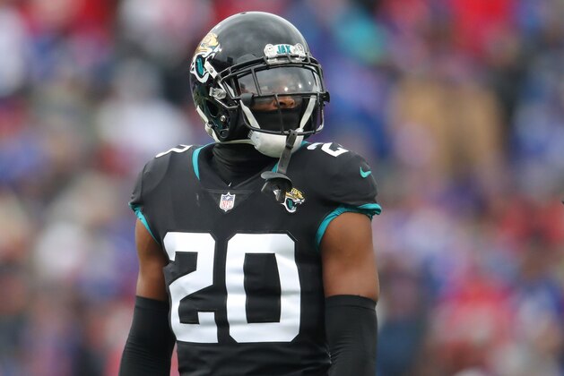 BUFFALO, NY - NOVEMBER 25: Jalen Ramsey #20 of the Jacksonville Jaguars during NFL game action against the Buffalo Bills at New Era Field on November 25, 2018 in Buffalo, New York. (Photo by Tom Szczerbowski/Getty Images)