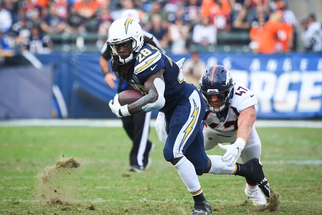 CARSON, CA - NOVEMBER 18: Running back Melvin Gordon #28 of the Los Angeles Chargers runs in front of inside linebacker Joey Jewell #47 of the Denver Broncos in the third quarter at StubHub Center on November 18, 2018 in Carson, California. (Photo by Jayne Kamin-Oncea/Getty Images)