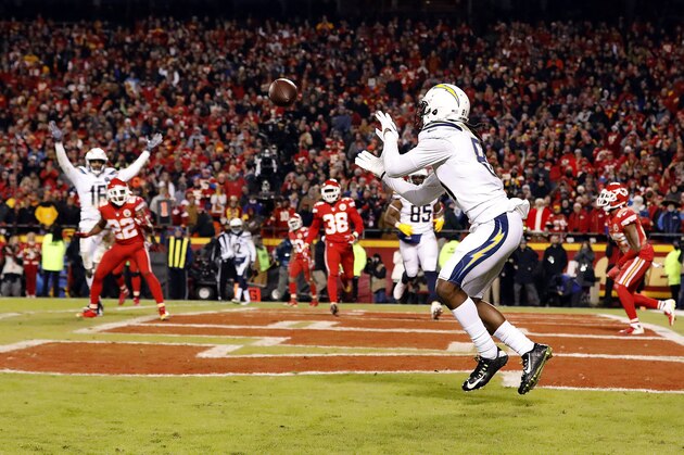KANSAS CITY, MISSOURI - DECEMBER 13:  Wide receiver Mike Williams #81 of the Los Angeles Chargers catches a two-point conversion with 4 seconds remaining in the game to put the Chargers up 29-28 on the Kansas City Chiefs at Arrowhead Stadium on December 13, 2018 in Kansas City, Missouri. (Photo by David Eulitt/Getty Images)