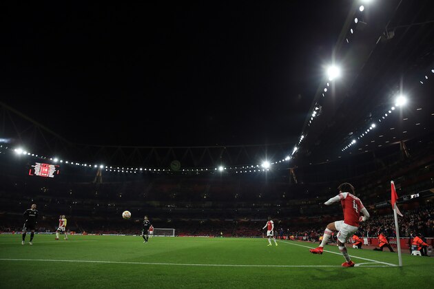 LONDON, ENGLAND - DECEMBER 13: A general view of Emirates Stadium as  Mohamed Elneny of Arsenal takes a corner during the UEFA Europa League Group E match between Arsenal and Qarabag FK at Emirates Stadium on December 13, 2018 in London, United Kingdom. (Photo by Marc Atkins/Getty Images)