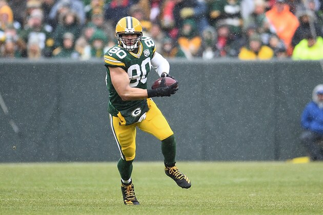 GREEN BAY, WISCONSIN - DECEMBER 02:  Jimmy Graham #80 of the Green Bay Packers runs for yards during a game against the Arizona Cardinals at Lambeau Field on December 02, 2018 in Green Bay, Wisconsin.  The Cardinals defeated the Packers 20-17. (Photo by Stacy Revere/Getty Images)