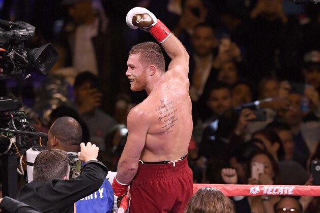 NEW YORK, NEW YORK - DECEMBER 15: Canelo Alvarez celebrates after technical knock out of Rocky Fielding in their WBA Super Middleweight title bout at Madison Square Garden on December 15, 2018 in New York City. (Photo by Sarah Stier/Getty Images)