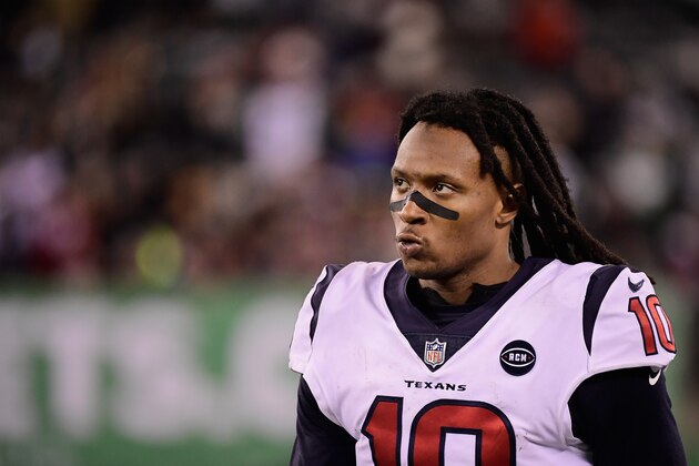 EAST RUTHERFORD, NJ - DECEMBER 15:  Wide receiver DeAndre Hopkins #10 of the Houston Texans looks on from the sideline during the fourth quarter against the New York Jets at MetLife Stadium on December 15, 2018 in East Rutherford, New Jersey.  (Photo by Steven Ryan/Getty Images)