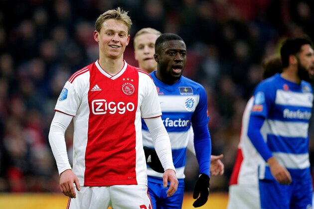 AMSTERDAM, NETHERLANDS - DECEMBER 16: Frenkie de Jong of Ajax  during the Dutch Eredivisie  match between Ajax v De Graafschap at the Johan Cruijff Arena on December 16, 2018 in Amsterdam Netherlands (Photo by Erwin Spek/Soccrates/Getty Images)