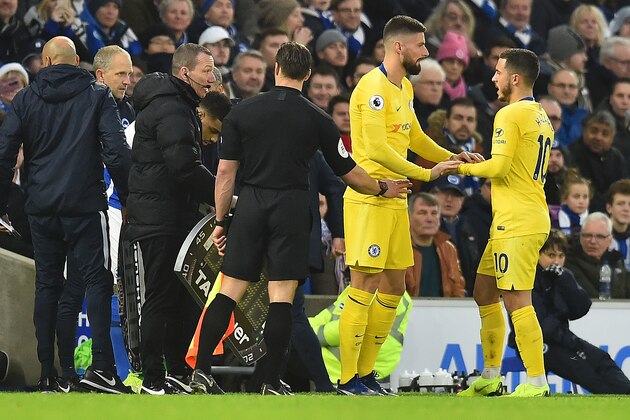 Chelsea's Belgian midfielder Eden Hazard (R) taps hands with Chelsea's French striker Olivier Giroud (2R) as he leaves the pitch after being substituted off during the English Premier League football match between Brighton and Hove Albion and Chelsea at the American Express Community Stadium in Brighton, southern England on December 16, 2018. (Photo by Glyn KIRK / AFP) / RESTRICTED TO EDITORIAL USE. No use with unauthorized audio, video, data, fixture lists, club/league logos or 'live' services. Online in-match use limited to 120 images. An additional 40 images may be used in extra time. No video emulation. Social media in-match use limited to 120 images. An additional 40 images may be used in extra time. No use in betting publications, games or single club/league/player publications. /         (Photo credit should read GLYN KIRK/AFP/Getty Images)