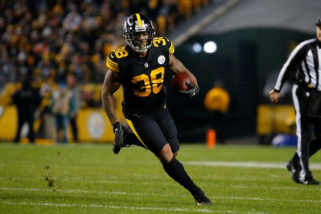 PITTSBURGH, PA - DECEMBER 16: Jaylen Samuels #38 of the Pittsburgh Steelers carries the ball against the New England Patriots in the third quarter during the game at Heinz Field on December 16, 2018 in Pittsburgh, Pennsylvania. (Photo by Justin K. Aller/Getty Images)