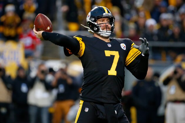 PITTSBURGH, PA - DECEMBER 16: Ben Roethlisberger #7 of the Pittsburgh Steelers drops back to pass in the first half during the game against the New England Patriots at Heinz Field on December 16, 2018 in Pittsburgh, Pennsylvania. (Photo by Justin K. Aller/Getty Images)