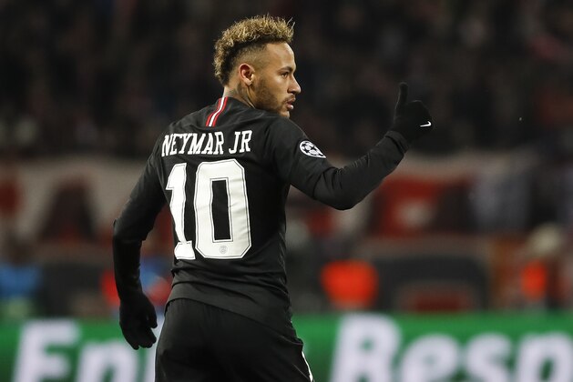 BELGRADE, SERBIA - DECEMBER 11: Neymar of Paris Saint-Germain reacts during the UEFA Champions League Group C match between Red Star Belgrade and Paris Saint-Germain at Rajko Mitic Stadium on December 11, 2018 in Belgrade, Serbia. (Photo by Srdjan Stevanovic/Getty Images)